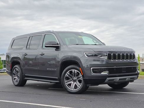 Used 2024 Jeep Wagoneer L Series II w/ Flexible Seating Group AWD/4WD image 1