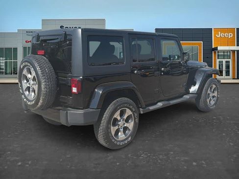Used 2017 Jeep Wrangler Unlimited Sahara w/ Connectivity Group AWD/4WD image 7