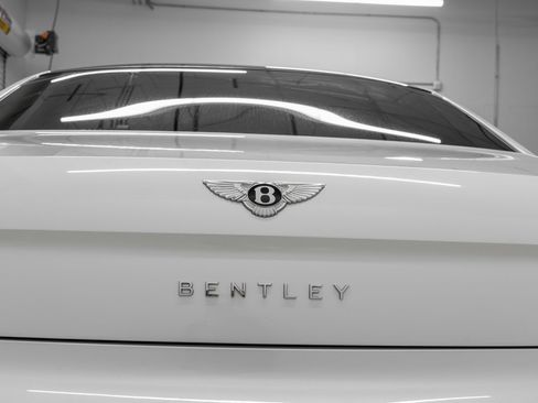 Used 2022 Bentley Flying Spur Plug-In Hybrid image 21