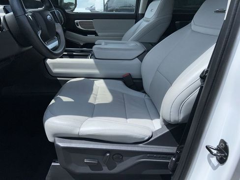 Used 2025 Ford Expedition Max Platinum w/ Driver's Package AWD/4WD image 7