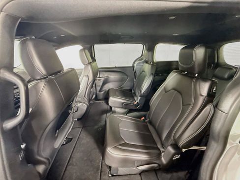 New 2027 Chrysler Pacifica Select AWD/4WD image 16