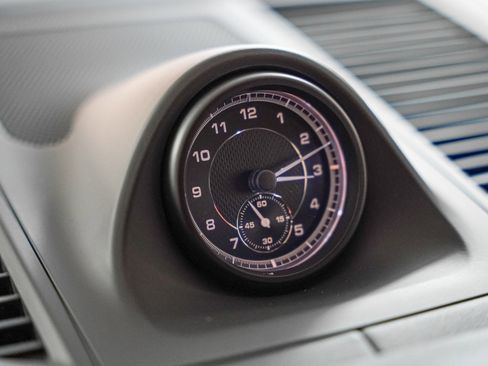 Certified 2024 Porsche Macan image 23