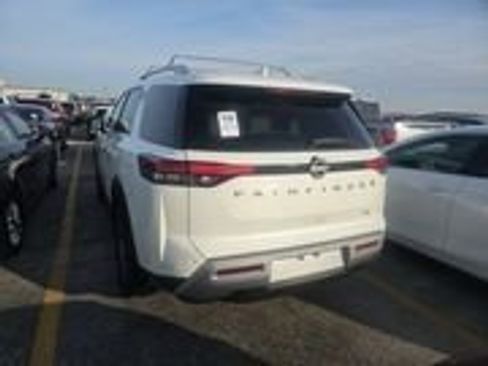 Used 2024 Nissan Pathfinder SL image 5