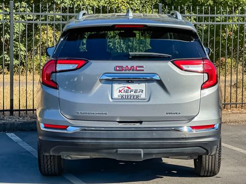 Used 2024 GMC Terrain SLT AWD/4WD image 4