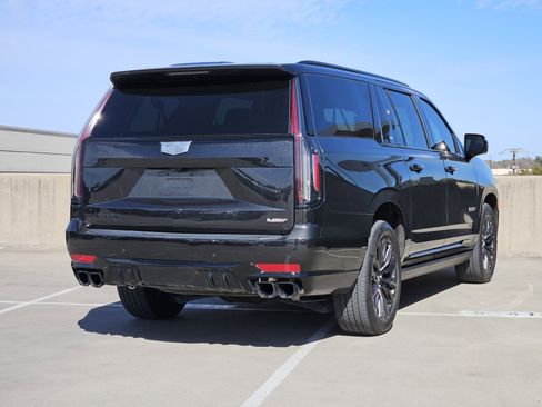 Used 2024 Cadillac Escalade ESV V w/ LPO, ONYX Package image 8