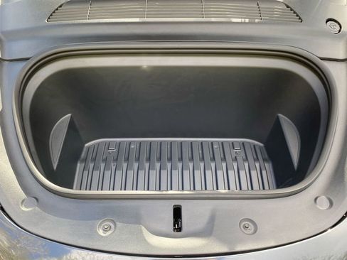 Used 2024 Tesla Model Y Long Range image 11