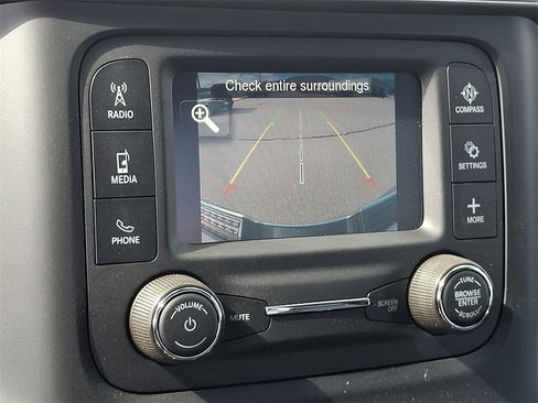 Used 2024 RAM 2500 Tradesman w/ Chrome Appearance Group image 17