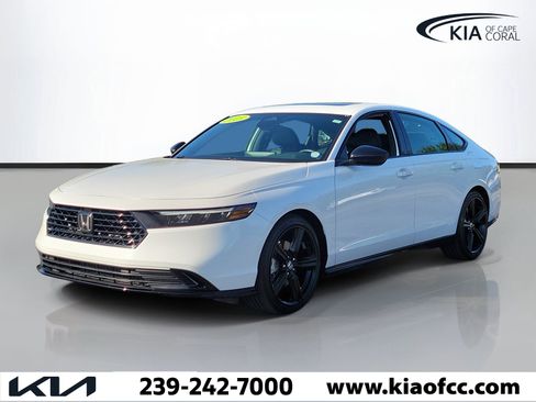 Used 2025 Honda Accord Sport image 3