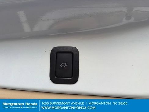 Used 2018 Toyota Highlander XLE FWD image 35
