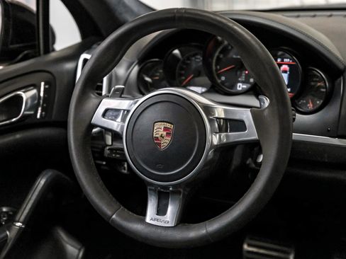 Used 2014 Porsche Cayenne Turbo S AWD/4WD image 23
