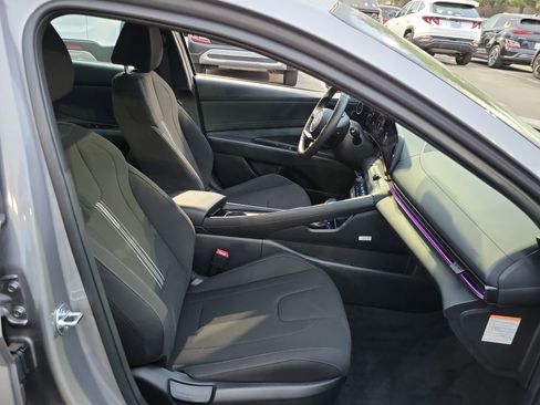 Certified 2025 Hyundai Elantra SEL image 20