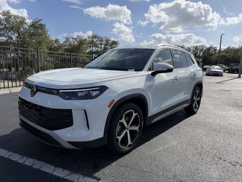 New 2026 Volkswagen Tiguan SE image 7