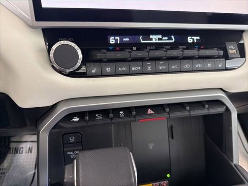 Used 2025 Toyota Sequoia Capstone AWD/4WD image 34