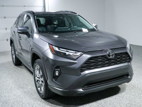 Used 2022 Toyota RAV4 XLE Premium FWD image 5