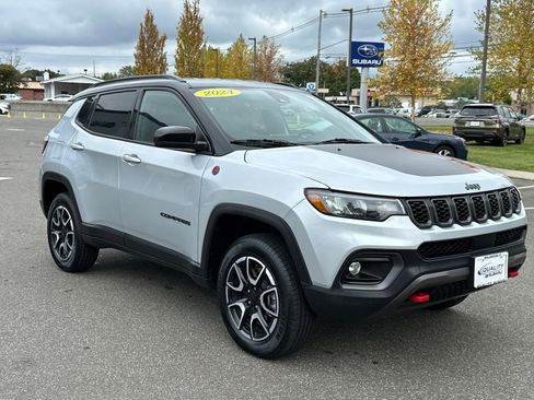 Used 2024 Jeep Compass Trailhawk image 5