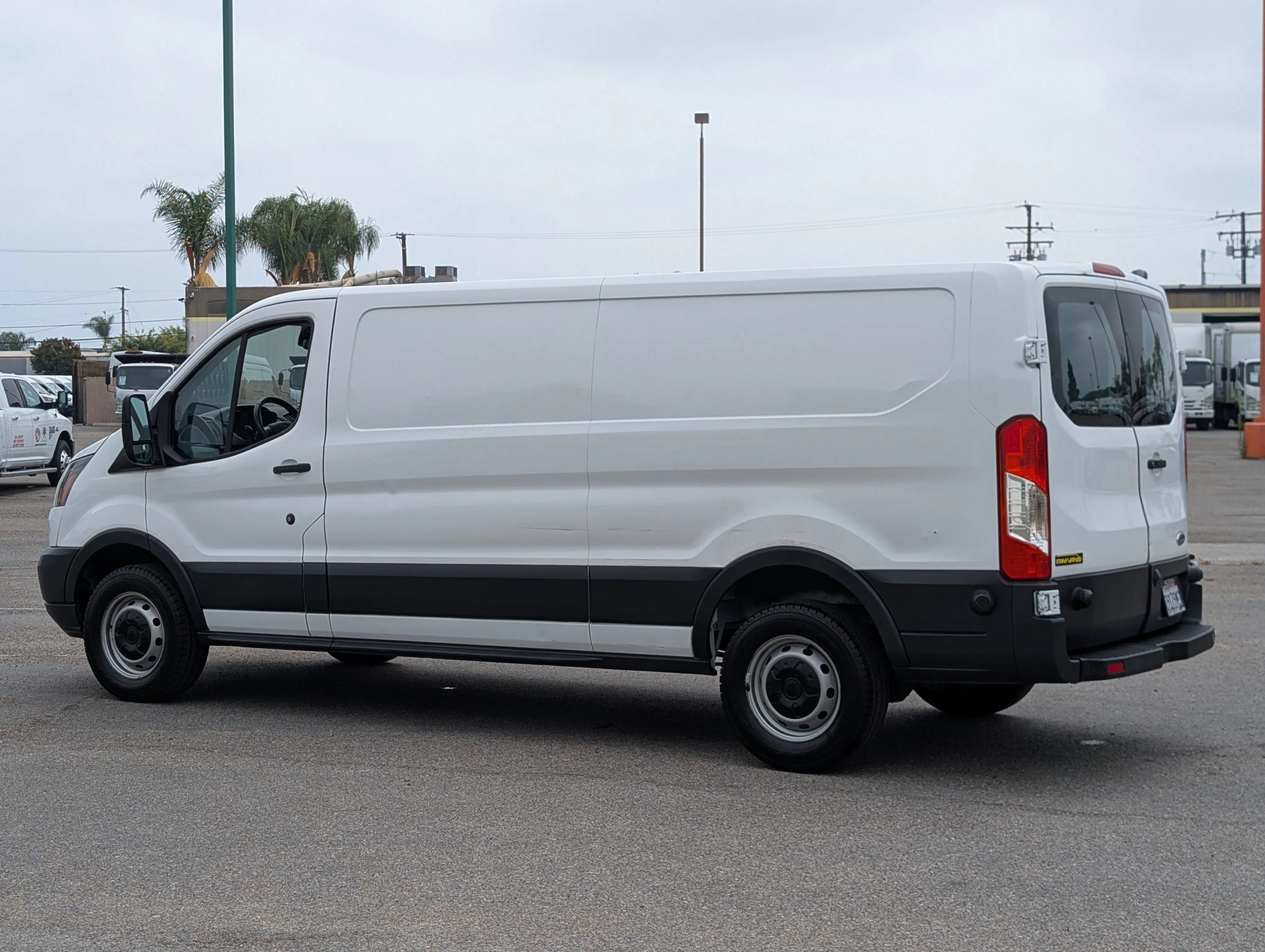 Used 2018 Ford Transit 150 148 Low Roof RWD image 5