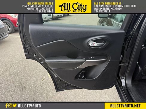 Used 2019 Jeep Cherokee Limited image 15