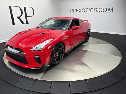 Used 2018 Nissan GT-R Premium AWD/4WD image 1
