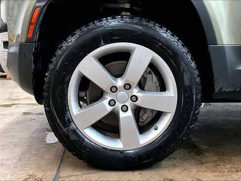 Used 2021 Land Rover Defender 90 First Edition image 12