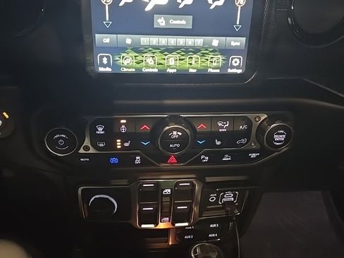 Used 2023 Jeep Wrangler Unlimited Sahara image 5