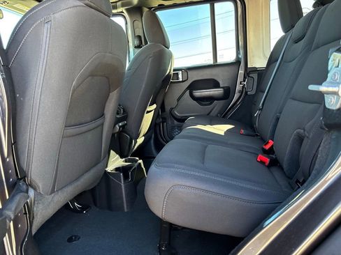 Used 2022 Jeep Wrangler Unlimited Sport image 19