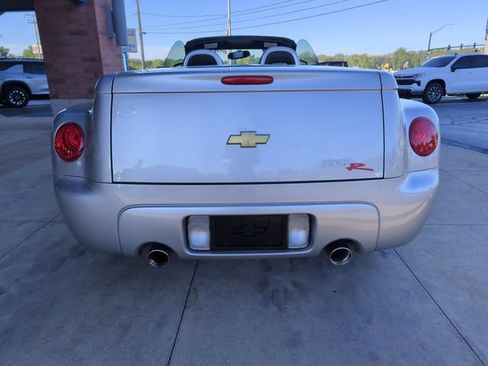 Used 2004 Chevrolet SSR w/ Preferred Equipment Group RWD image 7