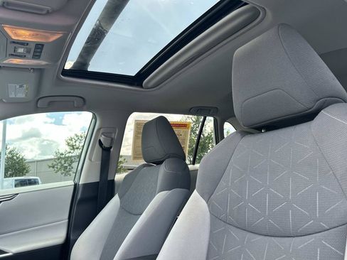 Used 2019 Toyota RAV4 XLE FWD image 24