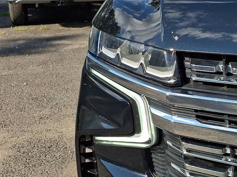 Used 2021 Chevrolet Suburban Premier w/ Premium Package AWD/4WD image 36