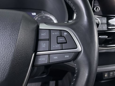 Used 2023 Toyota Highlander LE AWD/4WD image 27