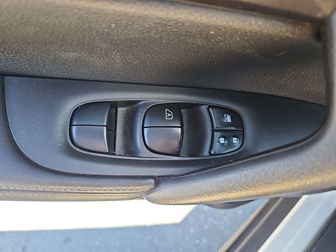 Used 2020 Nissan Rogue SV w/ Premium Package image 32