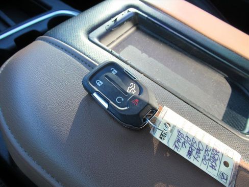 Used 2020 Chevrolet Silverado 1500 High Country image 32