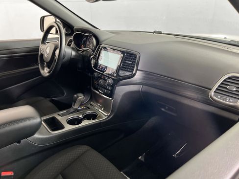 Used 2022 Jeep Grand Cherokee Laredo E w/ Security & Convenience Group image 27