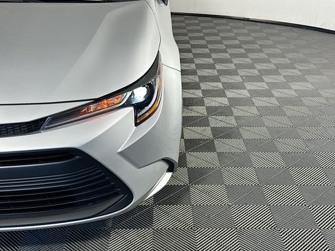 Certified 2025 Toyota Corolla LE FWD image 9