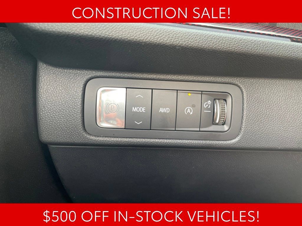 Used 2024 Chevrolet Traverse RS AWD/4WD image 29