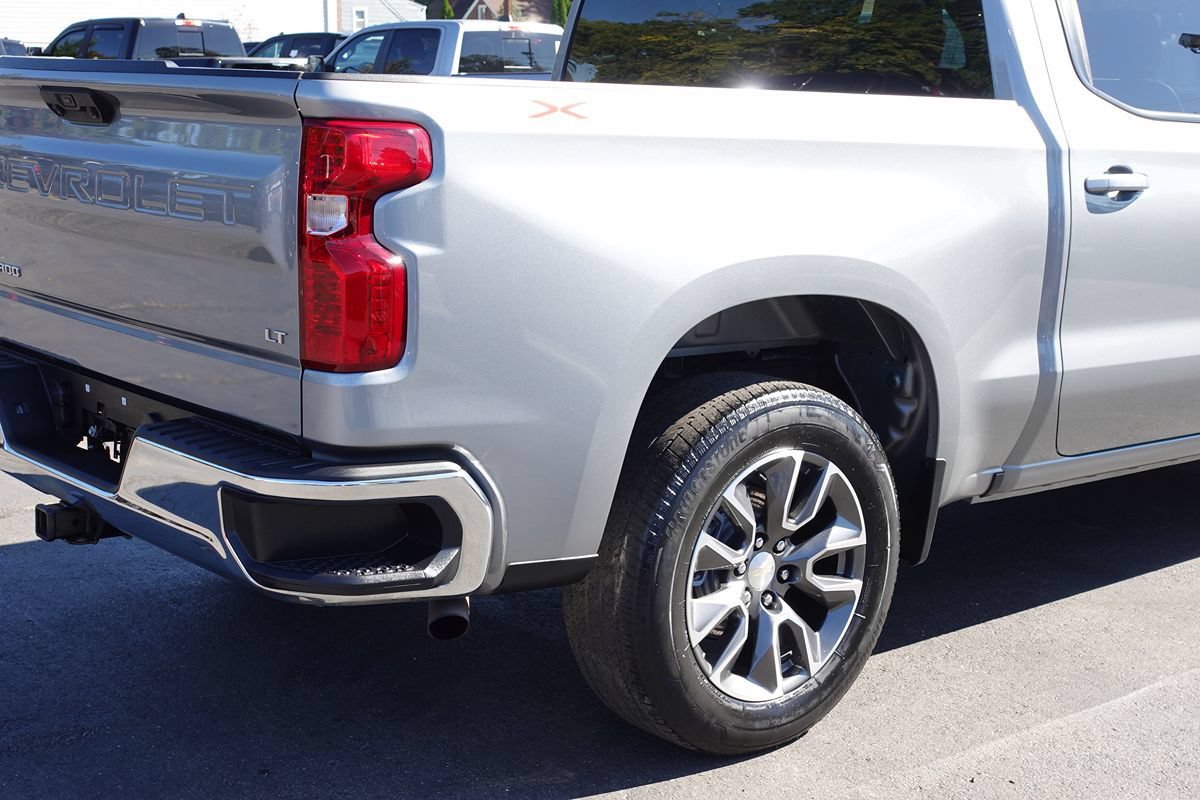 Used 2024 Chevrolet Silverado 1500 LT AWD/4WD image 12