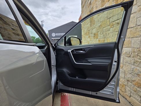 Used 2024 Toyota RAV4 XLE w/ Convenience Package image 8