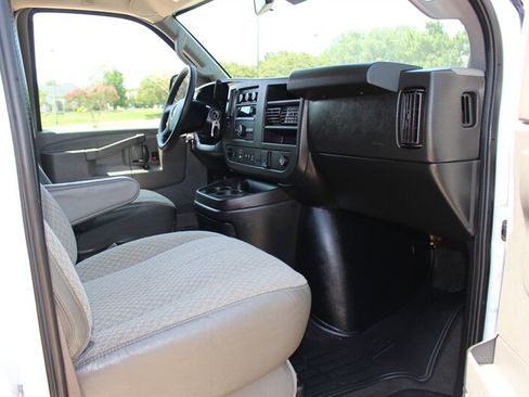 Used 2020 Chevrolet Express 3500 LT w/ LT Preferred Equipment Group RWD image 23