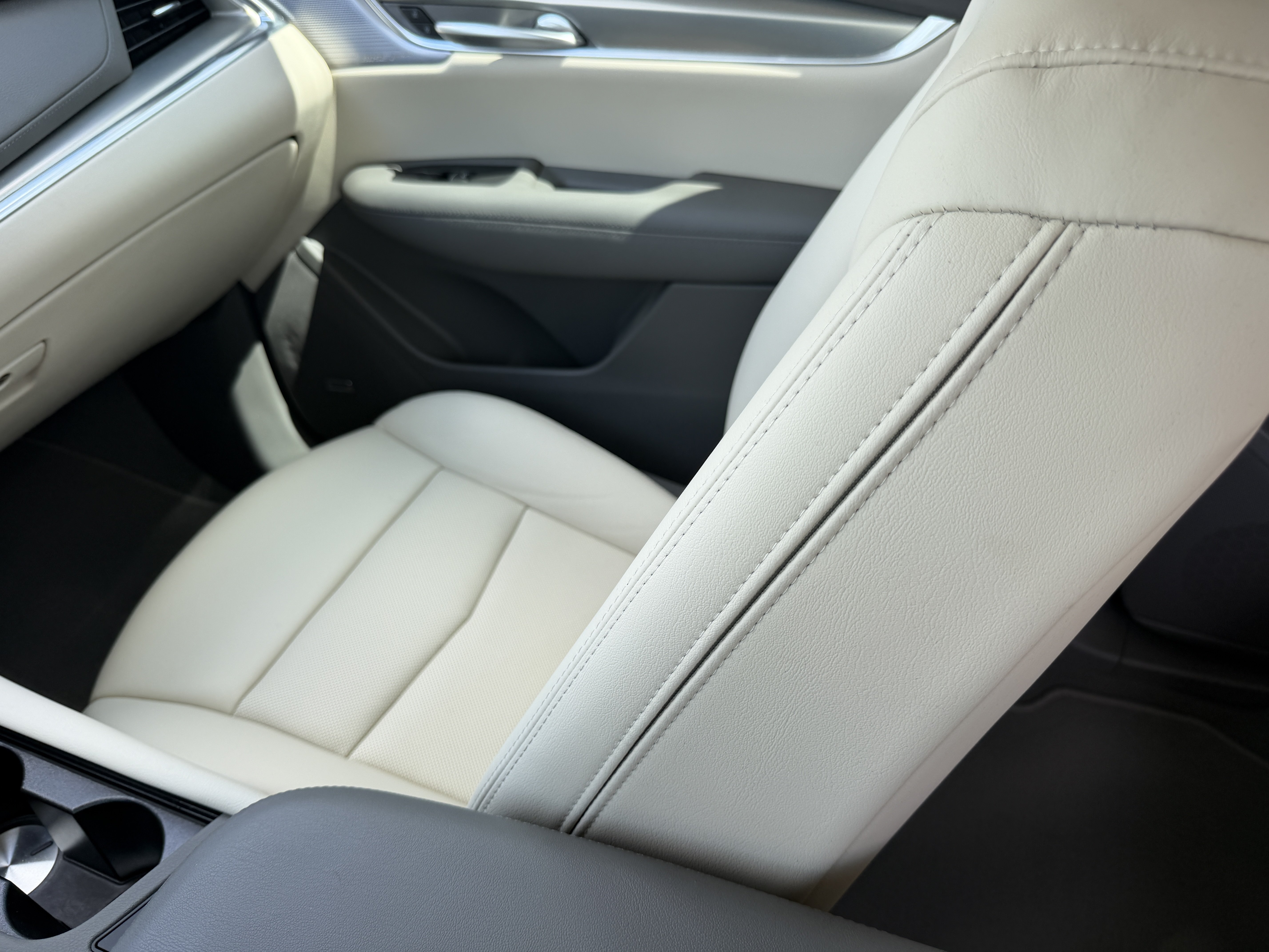 Certified 2024 Cadillac XT5 Premium Luxury FWD image 13