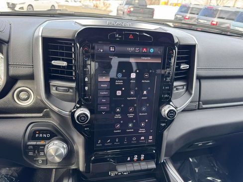 Used 2025 RAM 1500 Laramie AWD/4WD image 32