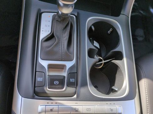 Used 2023 Kia Carnival LX FWD image 28