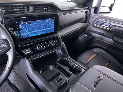 Used 2025 GMC Sierra 2500 AT4 image 36