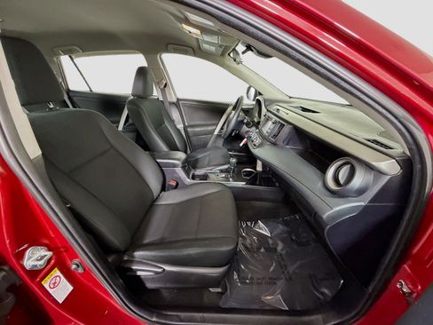 Used 2018 Toyota RAV4 LE image 28