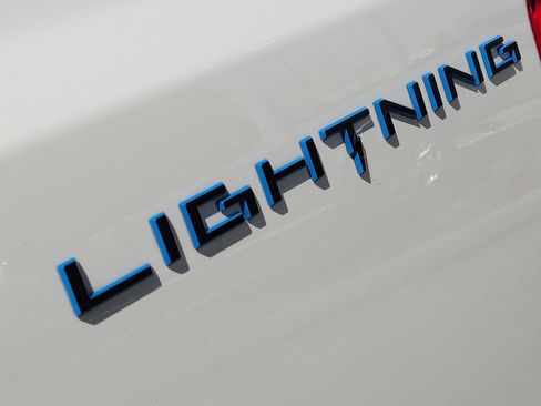 Used 2023 Ford F150 Lightning XLT image 12