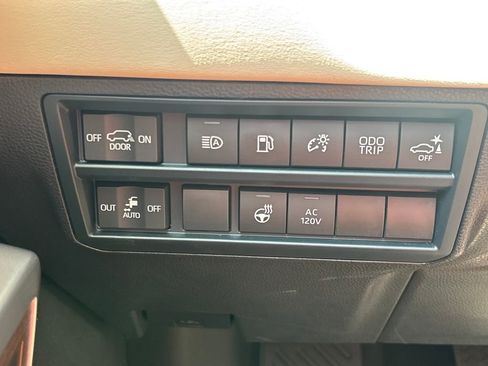 Used 2025 Toyota Sequoia Capstone AWD/4WD image 26