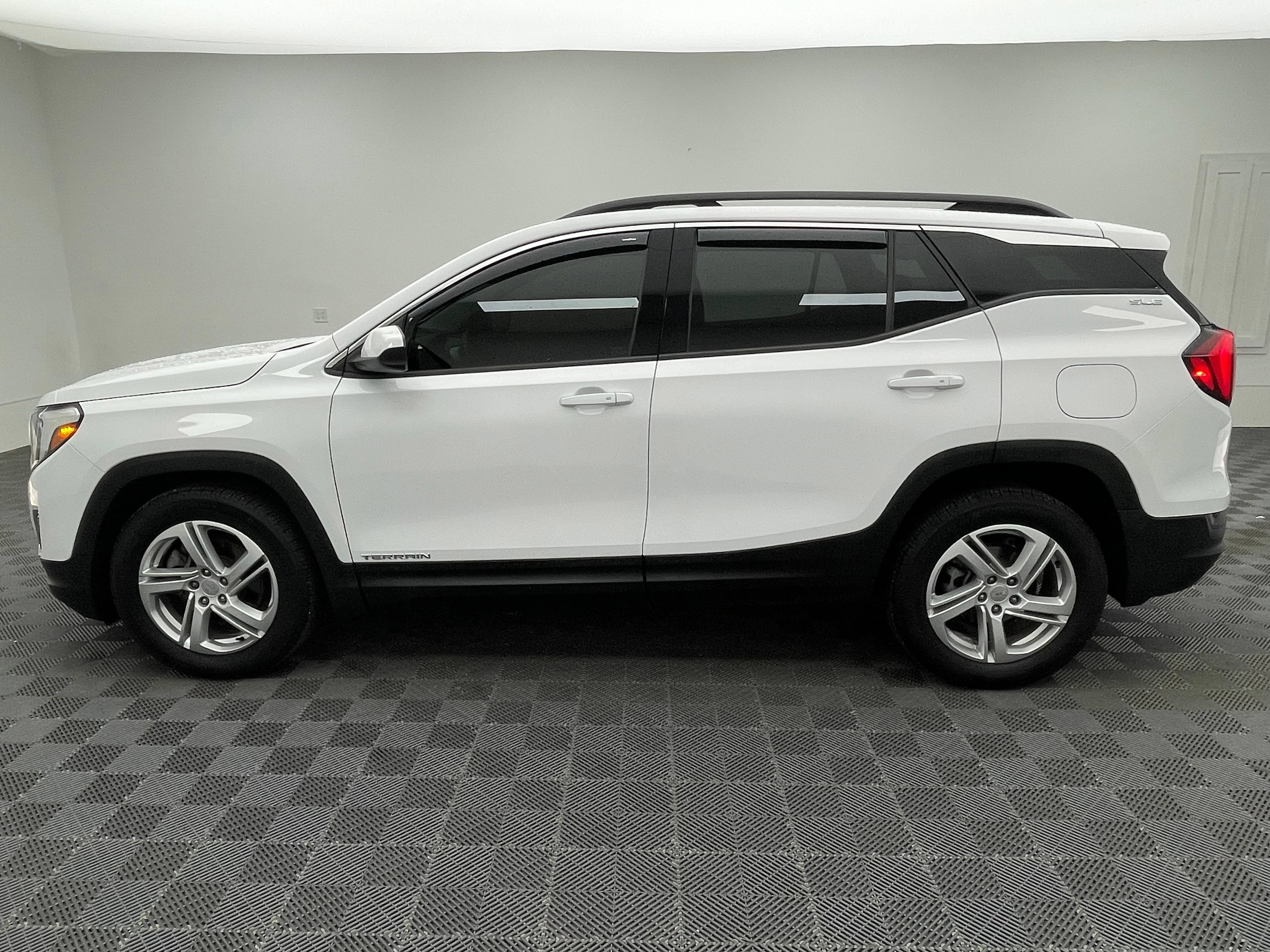 Used 2018 GMC Terrain SLE w/ Driver Convenience Package FWD image 12