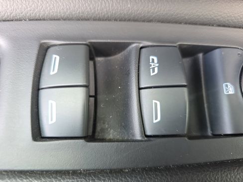 Used 2024 GMC Terrain SLT image 17