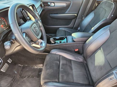 Used 2022 Volvo XC40 T5 R-Design w/ Advanced Package image 3