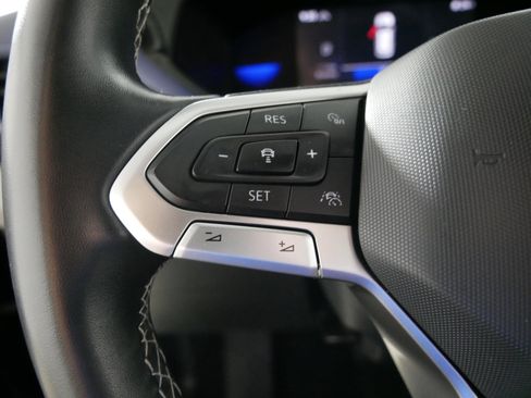 Certified 2022 Volkswagen Taos SE w/ Panoramic Sunroof Package image 27