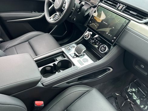 New 2025 Jaguar F-PACE R-Dynamic S image 26
