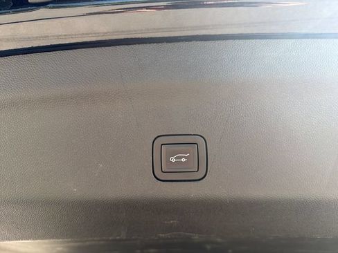 Used 2025 Chevrolet Suburban Z71 AWD/4WD image 68